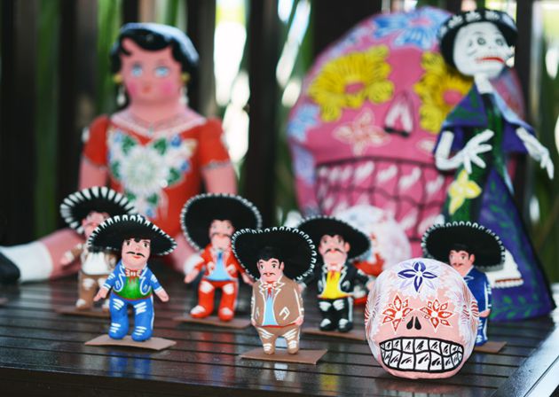 Artesanías familia Lemus; muñecas, mamertos, catrinas y calaveras