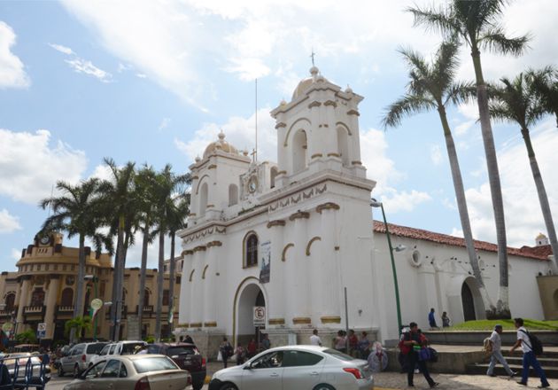 Templo de San Agustín frente a Plaza de Armas de Tapachula