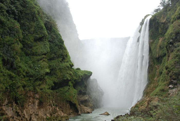 Cascada de Tamul. Caída del río Gallinas sobre el río Santa María y crean el río Tampaón. SLP.