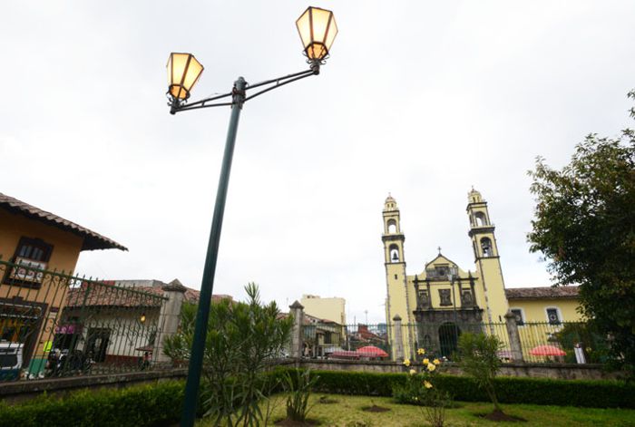 Iglesia en centro de Zacatlán.