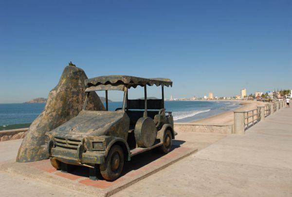 La Pulmonía, en el Malecón más largo de México en Mazatlán, Sin.