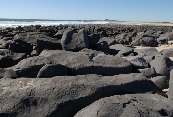 Las Labradas, cuenta con decenas de petroglifos bañados por el mar. Cerca de Mazatlán, Sin.