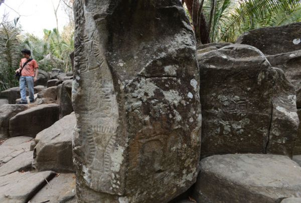 Petroglifos en la zona arqueológica de Altavista, Nay.