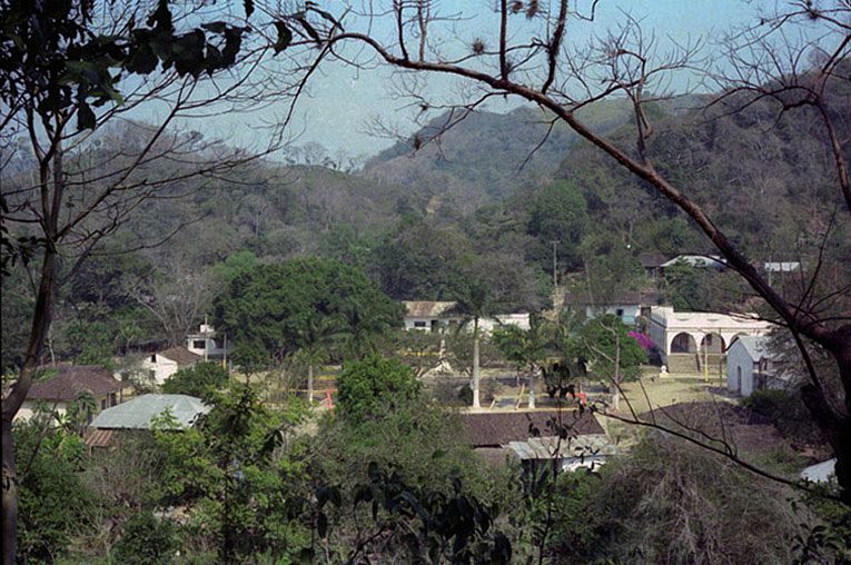 Centro de Chiconamel desde cerro Tetipha, años 80's