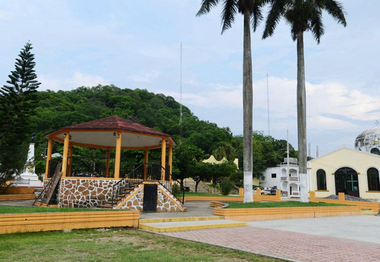 Kiosco, Iglesia y centro de Chiconamel