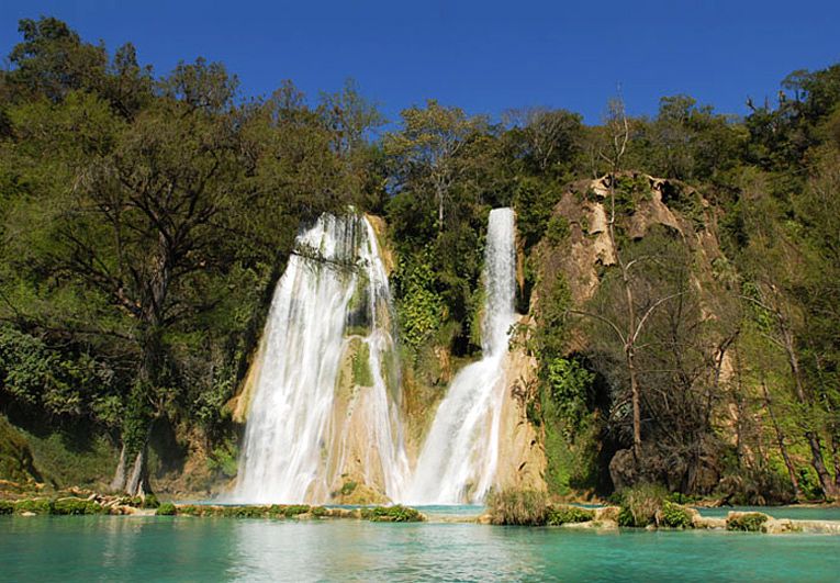 Cascadas Minas Viejas de aguas verdes a turquesas en la Huasteca Potosina