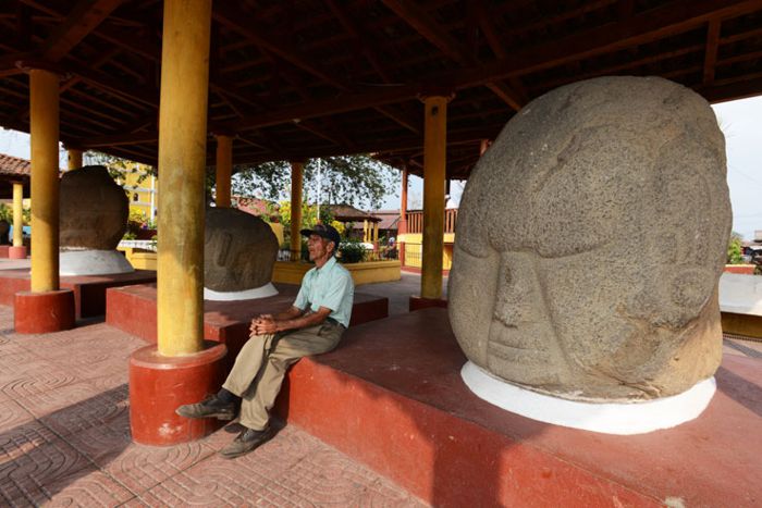 Cabezas pre-olmecas en Escuintla, Guatemala