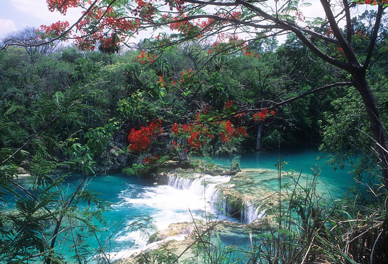 Huasteca Potosina. Río El Naranjo y cascadas entre el Meco y el Salto