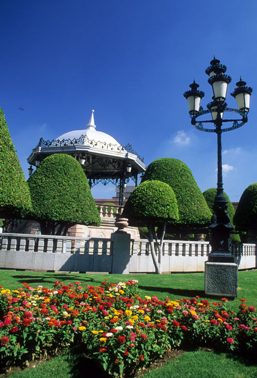 Centro histórico de León con Kiosco y jardines